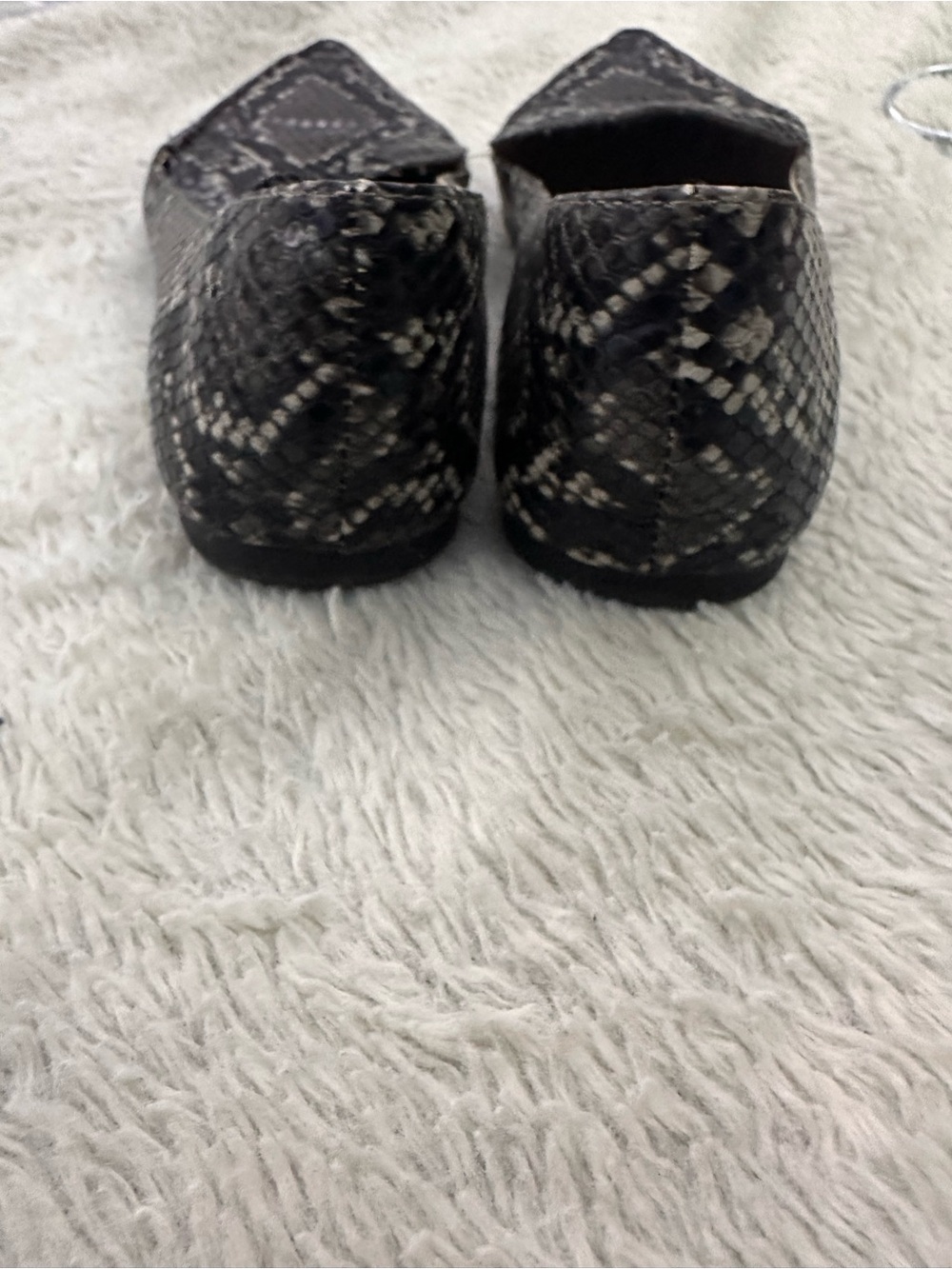 Steve Madden Women’s Snake-Print Pointed Toe Flats — Black/Gray Size 6M - Picture 4 of 5